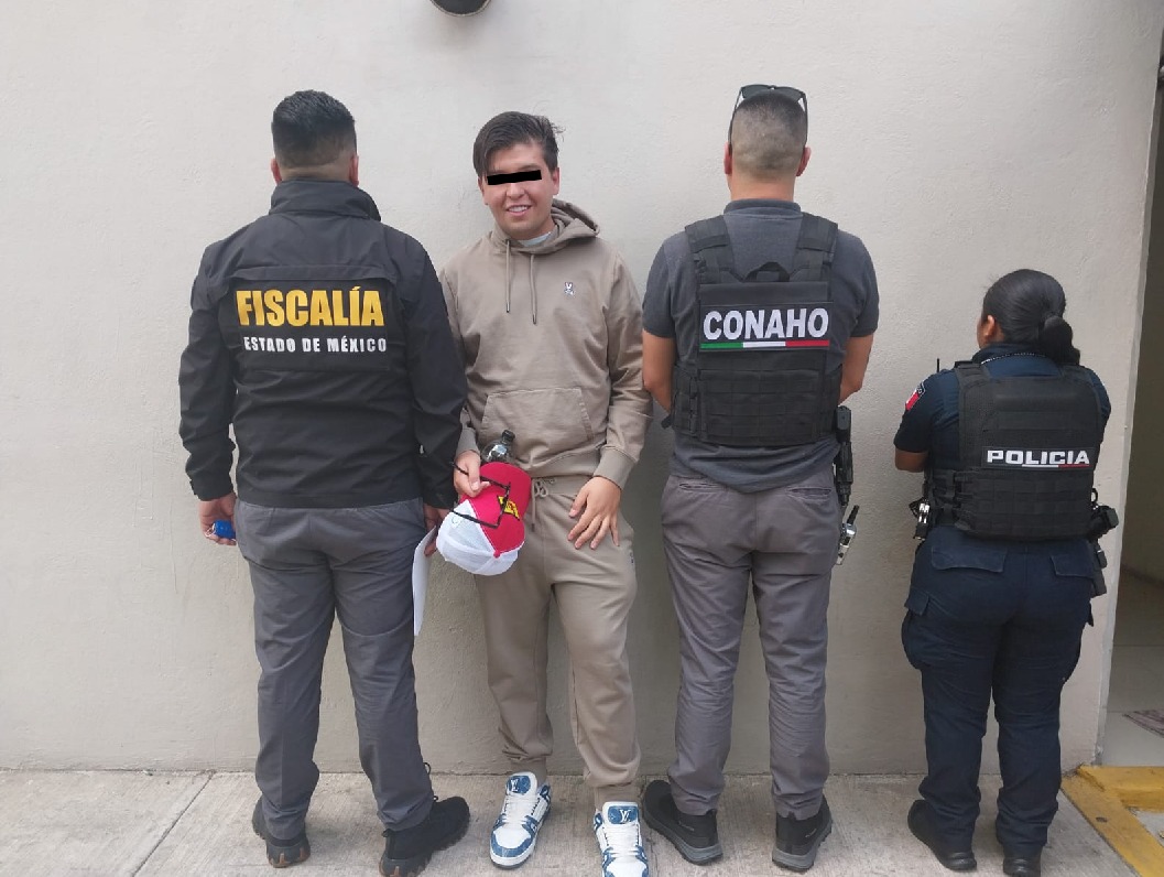 🚨 Detienen al influencer Rodolfo "Fofo" Márquez por presuntamente darle una "brutal" golpiza a una mujer en Naucalpan  #eluniversalmx

👉 tinyurl.com/29nebfxw