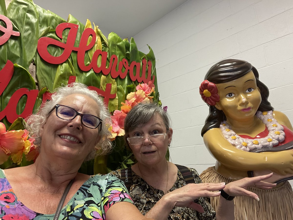 SylvieDahl's tweet photo. #MerrieMonarchWeek shopping &amp; making merrie at the Kāko'o Hawaii Market in Sangha Hall https://t.co/HTFLH6OCJV #MerrieMonarch #Hilo #Hawaii #Hula https://t.co/Z5D4mDlIpV