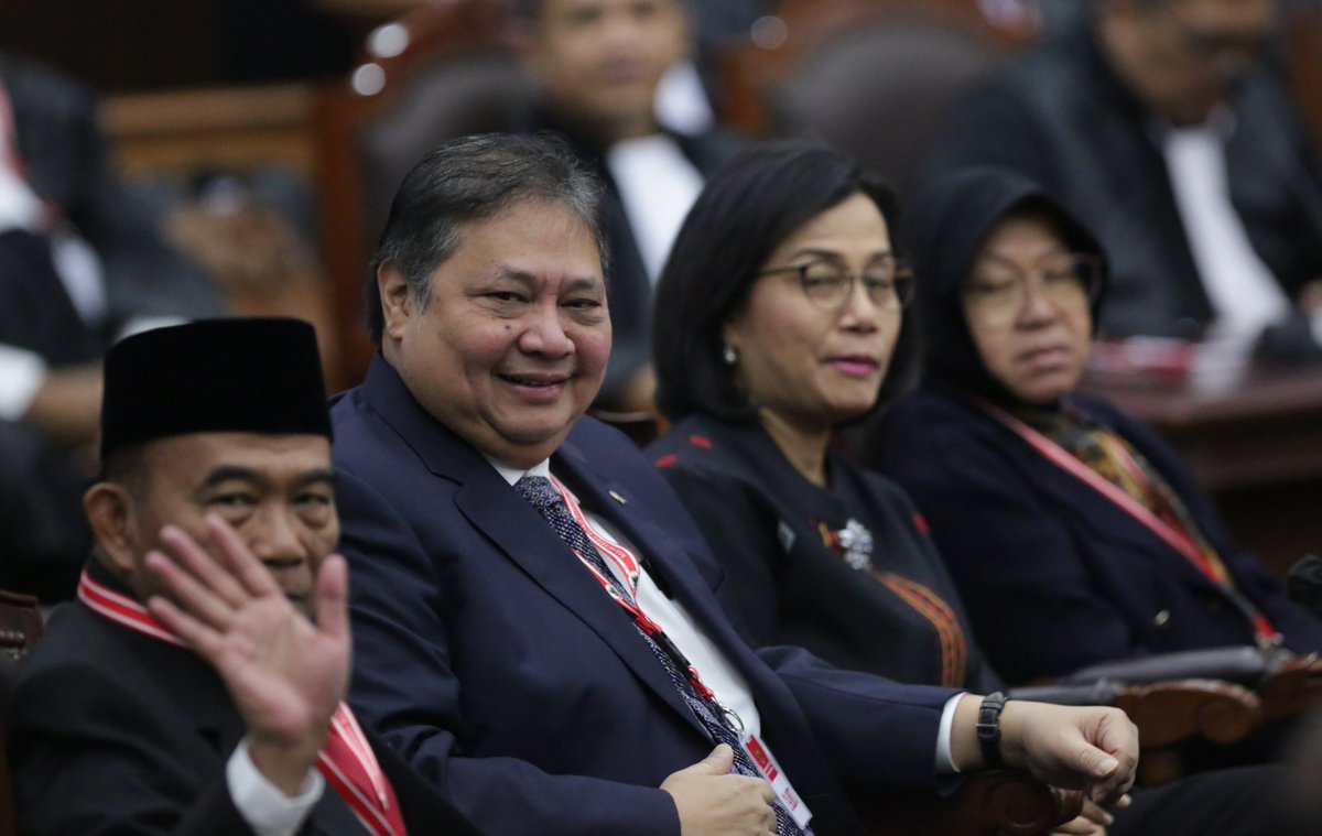 tempodotco's tweet photo. 🚨News Update: 4 Menteri Jokowi Datang ke MK🏛️

✅Menko PMK, Muhadjir Effendy
✅Menko Perekonomian, Airlangga Hartarto
✅Menteri Keuangan, Sri Mulyani Indrawati
✅Menteri Sosial, Tri Rismaharini

#Tempodotco #SidangSengketaPilpres