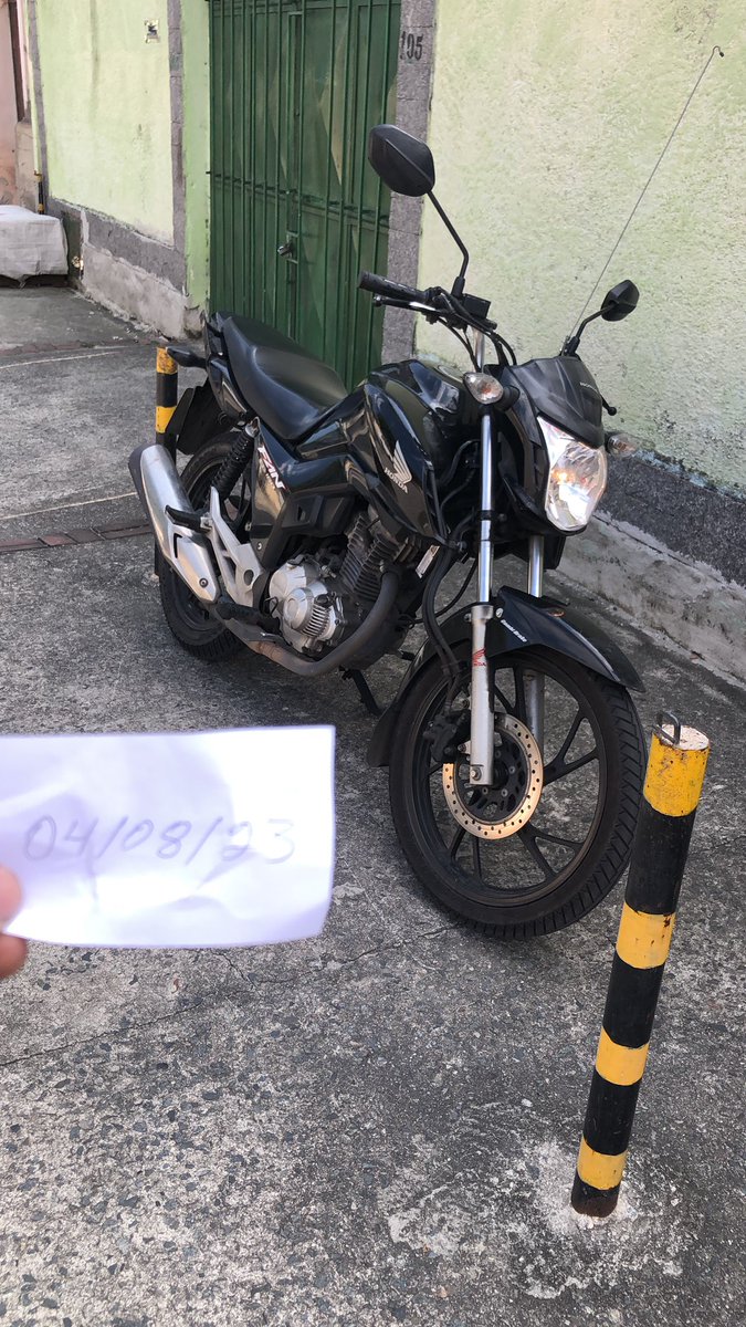 Levaram minha moto hoje por volta de 20 hrs da noite em Rocha Miranda na Av dos Italianos e foram sentido realengo onde bateu a última localização do rastreador, quem tiver notícia, ou qualquer informação que ajude só chamar aqui 🙏🏼 Moto de trabalho 😭😭😭