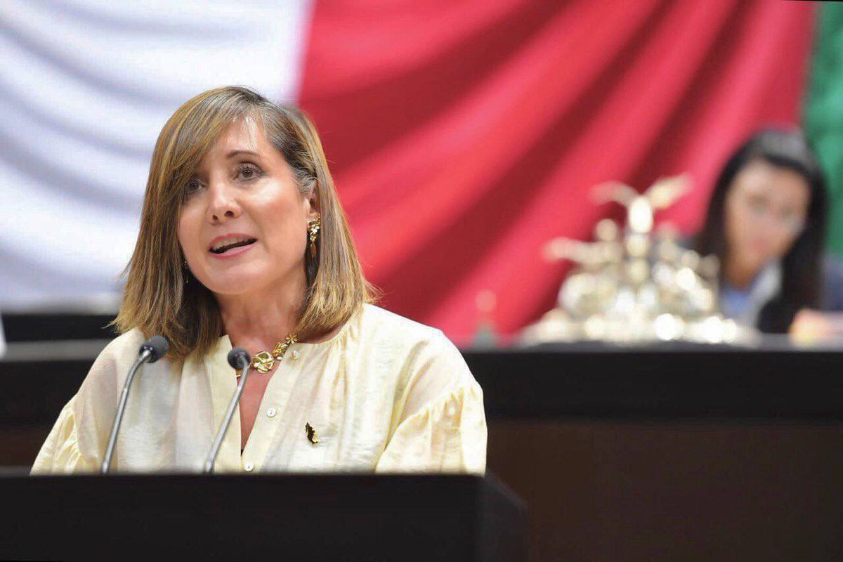 Rosa_mglz's tweet photo. Les comparto con orgullo que, el día de hoy se aprobó con 426 votos a favor, 0 en contra, la iniciativa que presenté en @Mx_Diputados que reforma la Ley General de los Derechos de Niñas, Niños y Adolescentes, para prevenir el suicidio y garantizar su bienestar emocional.
#RG https://t.co/zA29gCCb9H