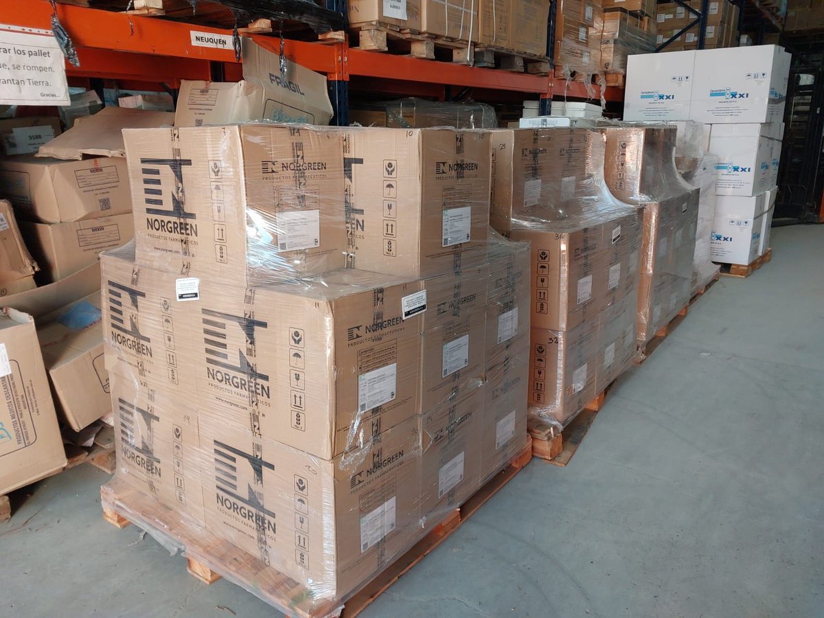 martinregueirok's tweet photo. Llegaron #MasInsumos. 
💊🏥 Hoy recibimos medicamentos e insumos para laboratorios en el Depósito Central del @MinSaludNqn. 

#SaludEvolucionaParaVos 
#Neuquén https://t.co/NoehlxbZcl