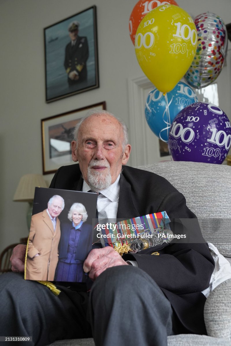 🎖️ D-Day veteran John Roberts poses with his birthday card from King Charles III and Queen Camilla as he celebrates his 100th birthday in Whitstable, Kent. 

Mr Roberts served aboard the Royal Navy Destroyer HMS Serapis and arrived off Sword Beach during the height of the D-Day…