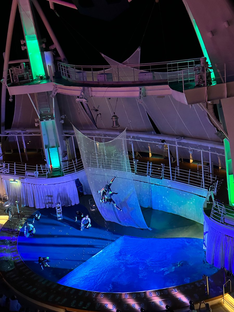 sharlabTX's tweet photo. Royal’s entertainment is amazing! @NickWeirShowbiz
On Harmony this week, 28 days til Symphony! https://t.co/ZaXDeUGITn