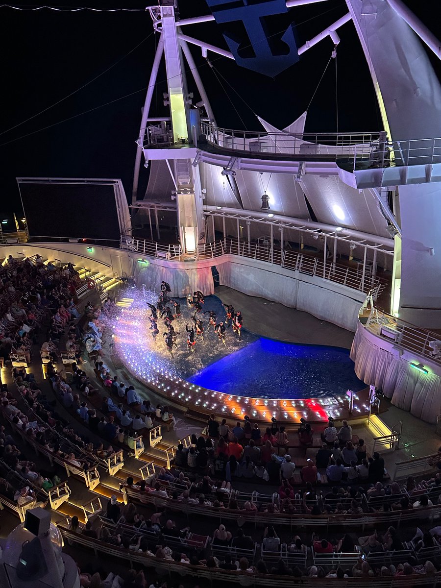 sharlabTX's tweet photo. Royal’s entertainment is amazing! @NickWeirShowbiz
On Harmony this week, 28 days til Symphony! https://t.co/ZaXDeUGITn