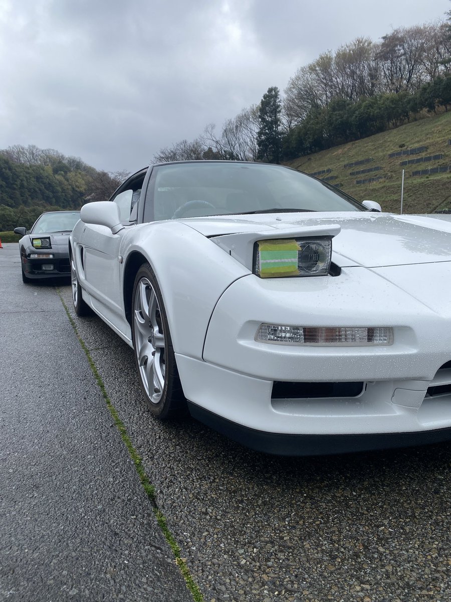 haAaAaAnyann's tweet photo. 久しぶりに車検ー🫡🫡🫡
やっぱりNSXいぃーなぁー🥰🥰🥰
あいにくの雨模様☔️
検査員の兄ちゃん半袖‼️夏服ッ😳サムクナイ⁉️
いつもありがとうございます🙇♀️
#NSX #NA1 #typeT https://t.co/muqpHAJ3Rg