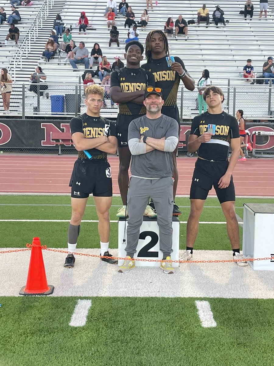 District 13-5A 4x200 silver medalists @KellyKenyan @M_Kennedy2248 @KadenDSanders and Thomas Rendon with a season best and breaking their own school record in a time of 1:26.88!! 🏃🏽‍♂️💨