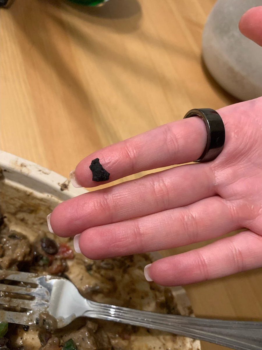par_TAYy_'s tweet photo. I didnt order the hard plastic that I bit into while eating my bowl. Pepper is no help #wtf @ChipotleTweets https://t.co/4eit8Yrc8L