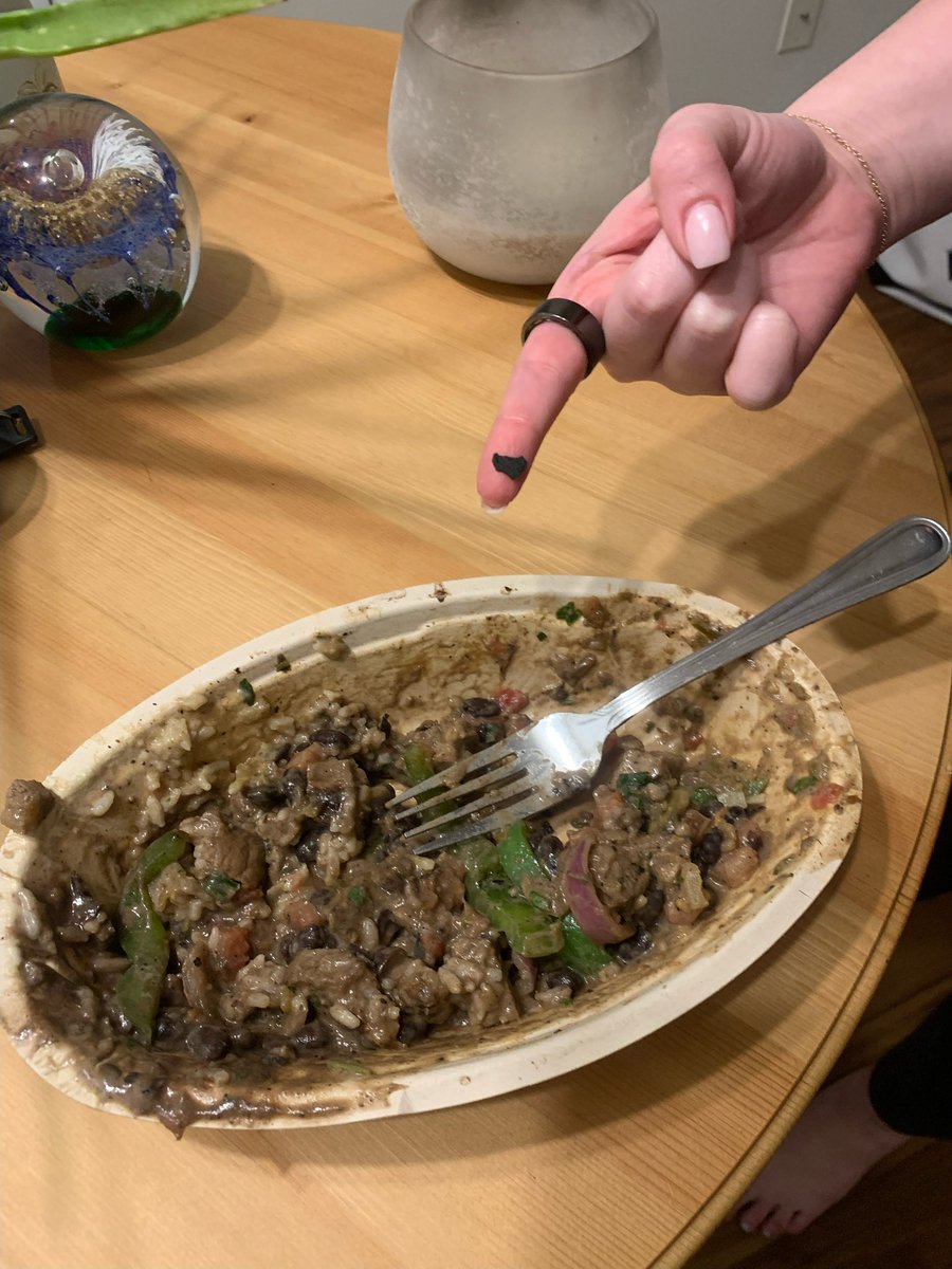 par_TAYy_'s tweet photo. I didnt order the hard plastic that I bit into while eating my bowl. Pepper is no help #wtf @ChipotleTweets https://t.co/4eit8Yrc8L