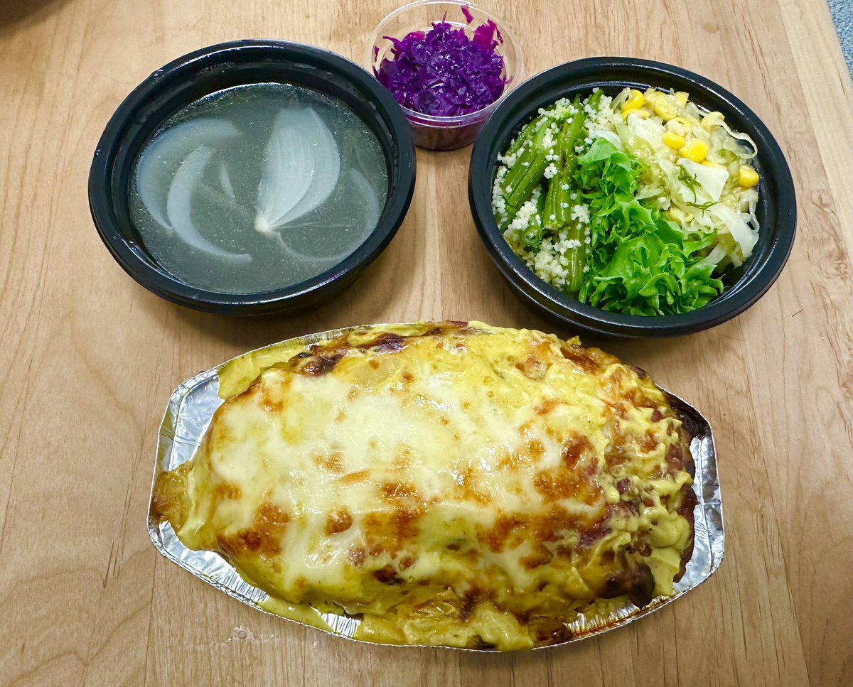 masaakiyuasa's tweet photo. トマトポーク大辛選んで汗かき、
ドリア弁当ぎっちりカレー底敷きでウマシ🤙🤙🤙
#piwang https://t.co/ebaPA3tqD2