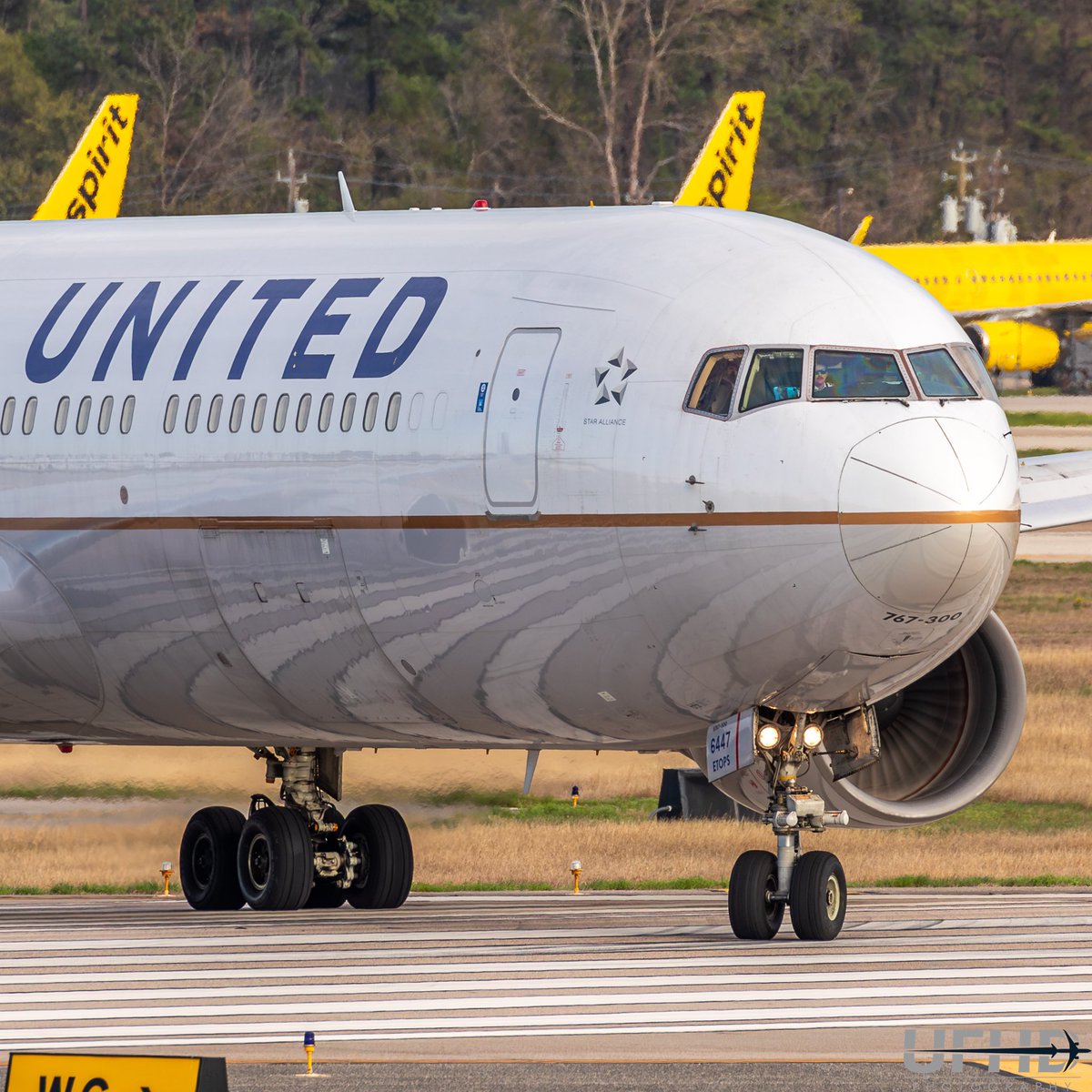 United B767-300ER (N647UA) lining up on Houston IAH 33L for departure 

#unitedairlines #boeing #boeing767 #b767 #b767300er #boeinglovers #n647ua #avgeek #aviation #houstonspotters #airlinegeek #planespotting #planespotter #megaplane #airliner #airlinersworldwide #canon…