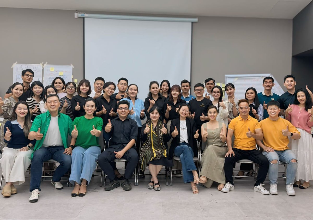 wtrandai's tweet photo. Youngest in the Go Global fam, Run Together joins the "Train the Trainer" program! 
Leveling up to deliver the best running experience for you 🥰
#GoGlobalHoldings #RunTogether #TrainTheTrainer https://t.co/xzAVuosv5N