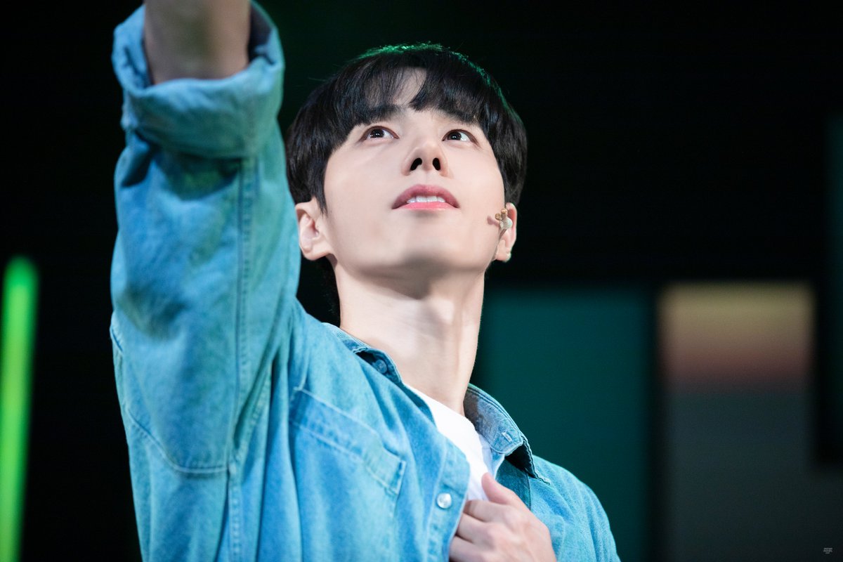 MoramX2's tweet photo. 230822
오즈 스페셜커튼콜 - 눈을 가리면
이승헌 준 https://t.co/bAW3pcBGGh