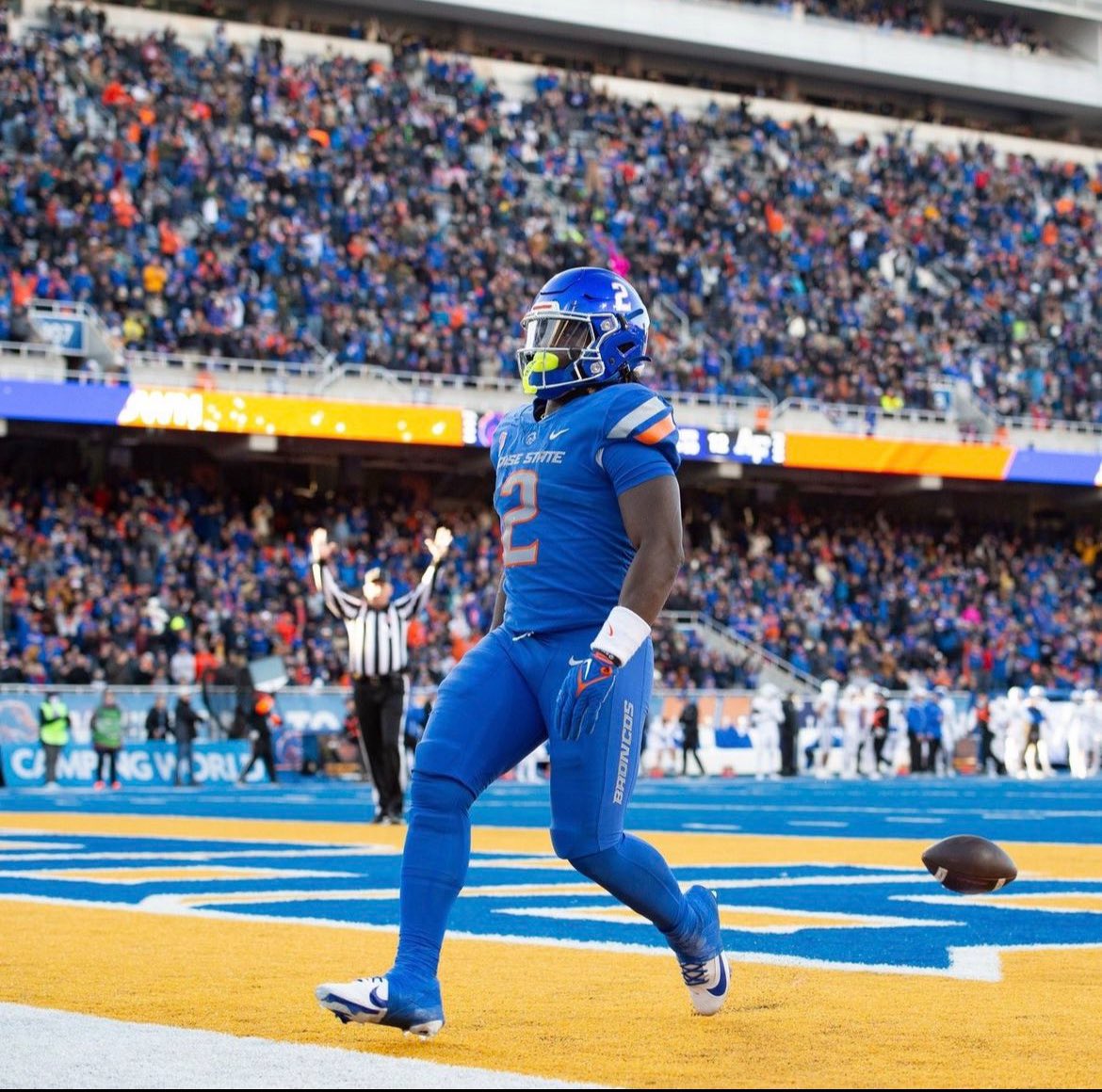 After a great conversation with @Coach_SD I am blessed to receive an offer from Boise state!!@ContrerasDVOFOD @DVFootballOFOD