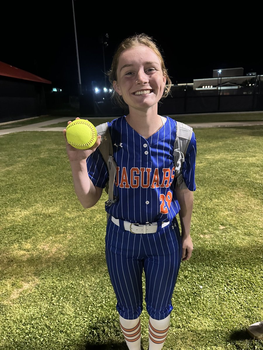 KateSimpson2828's tweet photo. We didn’t get the win against Clinton tonight but I did get my 5th homerun of the season 💣🥎#mcjags https://t.co/ZuxQLiuS78