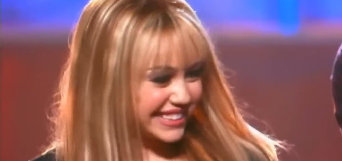notgwendalupe's tweet photo. The Other Side of Me by Hannah Montana (2006) https://t.co/bgQ4DlwewE