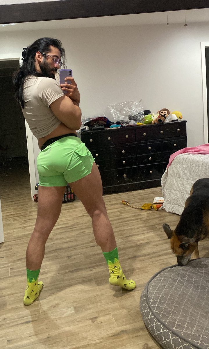KawaiiBroCos's tweet photo. I thot ppl were tryna check out my ass in the gym but it may have just been bc my shorts were inside out... 😫 https://t.co/UuLZSqq2NF