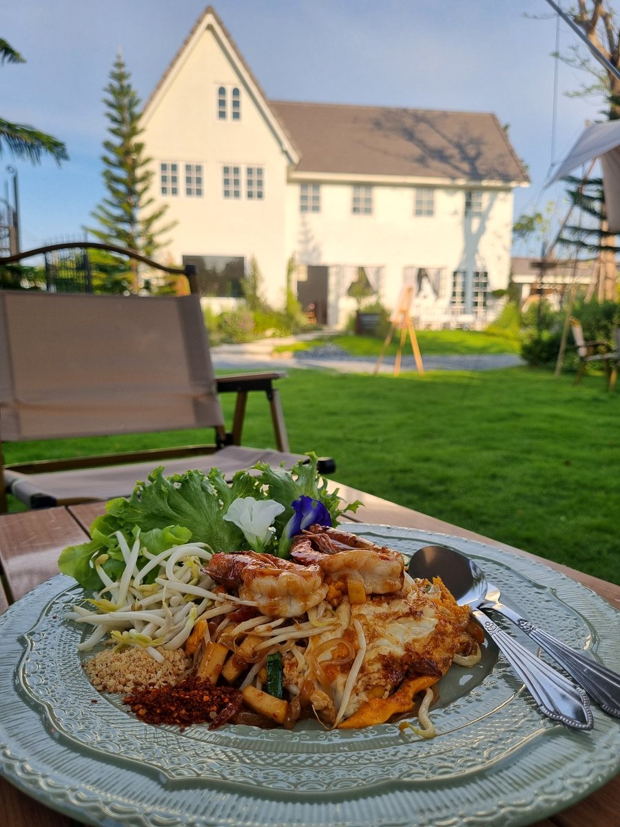 มนุษย์จะมี "เวลา" ให้เสมอ
เฉพาะกับสิ่งที่ตนเองให้ความสำคัญ
และไม่มีเวลาว่าง กับ สิ่งที่ไม่สำคัญมากพอ
ยิ่งโต ยิ่งต้องหาเงินให้มาก focus แต่ตัวเอง
จนลืมคนสำคัญไว้ข้างทาง.