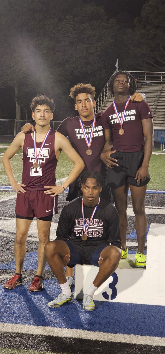 Area Qualifiers 4x400 Relay
Kajavion Ross
Adrian Ramirez
Trace Holmes
Bra Kenney
