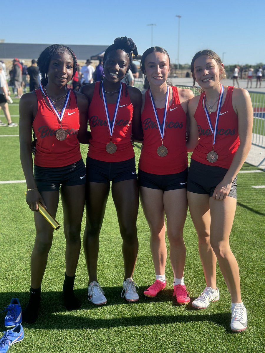 New School Record and 🥉 district finish for the sophomore quartet in the 4x100! #BeSoGood
