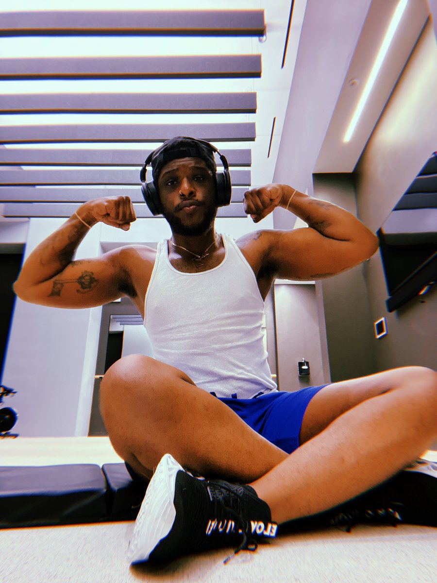 CutObsidian's tweet image. Checking in💪🏾😤