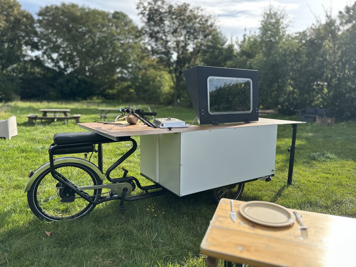 After the last screw was tightened, our new 🥗 Cargo Trike from ZOEM.bike took it’s first spin in the 🗺️, on a very fine day in the 🇳🇱! The perfect mobile cooking solution for a day out with friends, our trike cook, fold up and roll 🏠 — fast!

(4/5)
