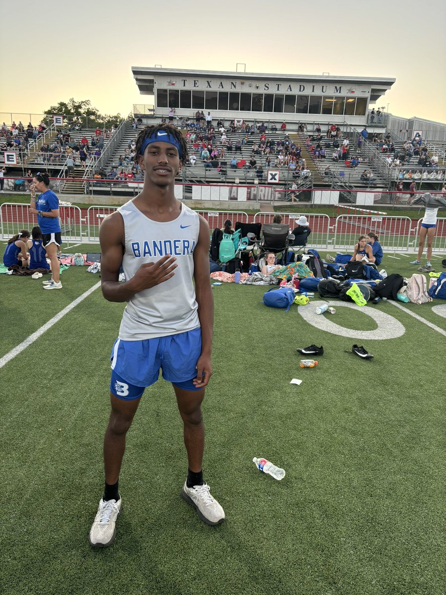 BanderaBTFXC's tweet photo. Sam Snavely on to Area in the 400m running a PR 51.1! https://t.co/E8PdpTJiGC