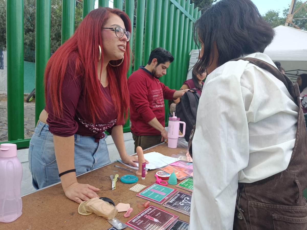 saludsexINJUVE's tweet photo. Estuvimos en la #MagdalenaContreras con📍 #CaéleAlPunto brindamos información de #MetodosAnticonceptivos #UsoCorrectoDelCondón #EmbarazoAdolescente y se repartieron kit's de #CondonesGRATIS de #VoySeguro del @InjuveCDMX
#LosJóvenesUnenAlBarrio
#CogiendoEducaciónSexual
@habispon https://t.co/mlvJgVpGXX