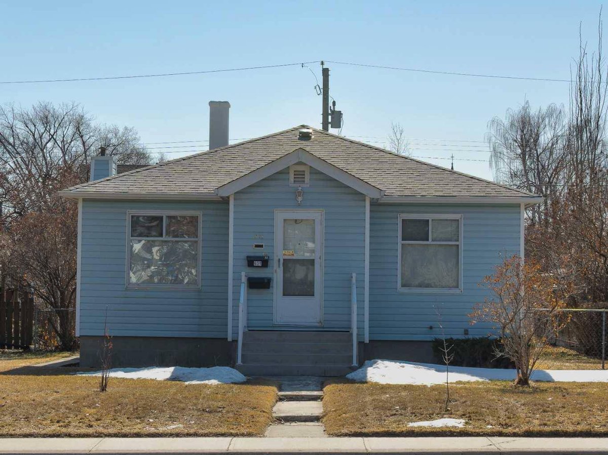 edblackca's tweet photo. 631 22 AVE NW, Calgary, AB T2M 1N8 just hit the market!
Take a look at this awesome space: https://t.co/6QdGR4WQqV https://t.co/J43bUwDHCV