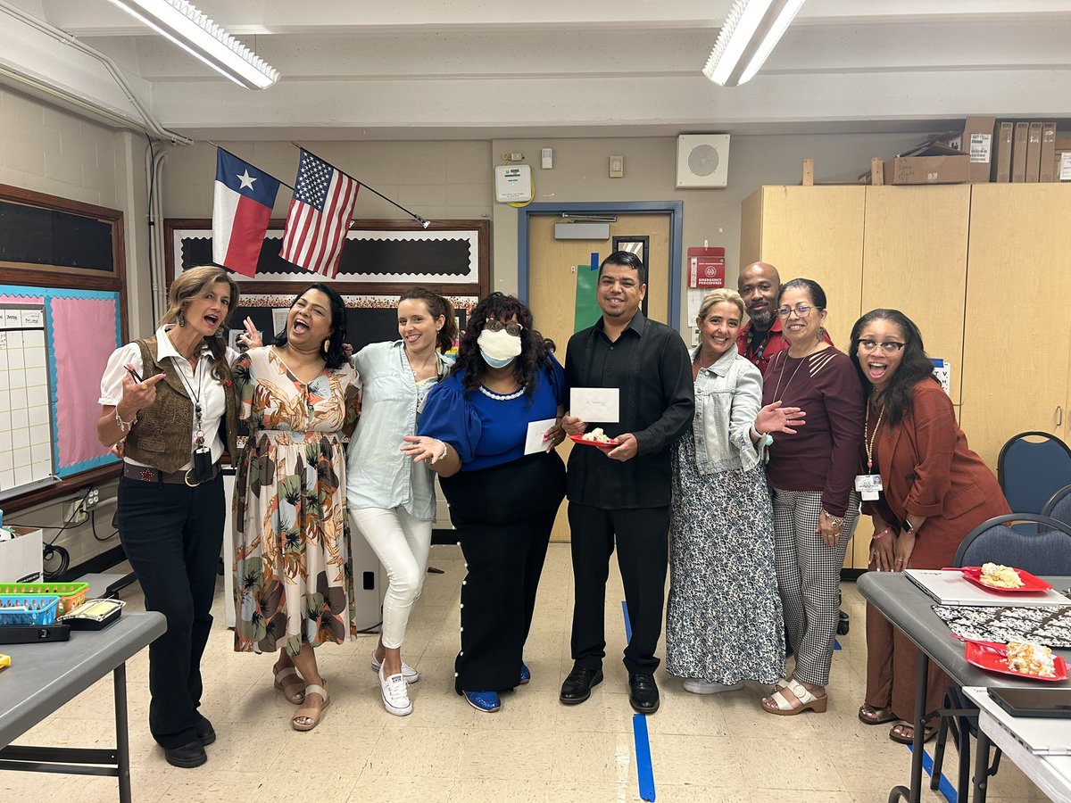 SuttonES_HISD's tweet image. Happy Assistant Principal’s Week! 🎉 Thank you for your leadership and dedication to our Sutton Scholars! 
#APWeek #Thankyou #SuttonPride 🐻