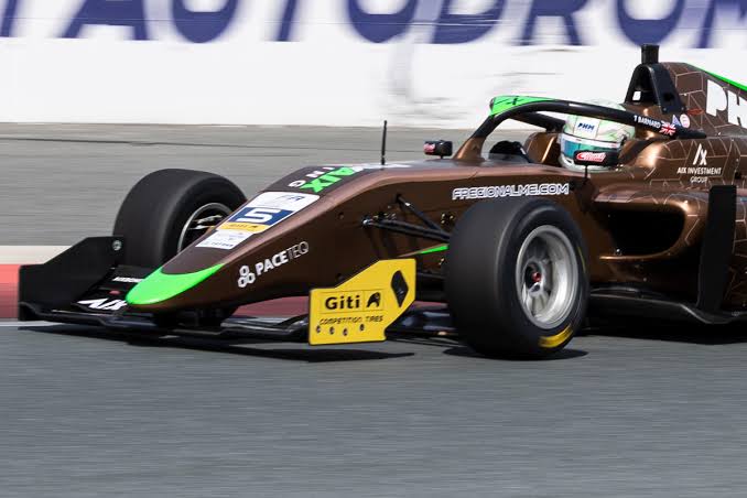F1Rising's tweet photo. @FranVirgulini @PFerreiraFR @GiuliPappaF1R @Josephf124 AQUI ACABOU

Roman Bilinski vence e convence, o polonês ganhou as posições na pista e lidera a dobradinha da PHM AIX Racing.

Nicola Lacorte e Enzo Peugeot completam o pódio. https://t.co/3Cv5GS9hiP