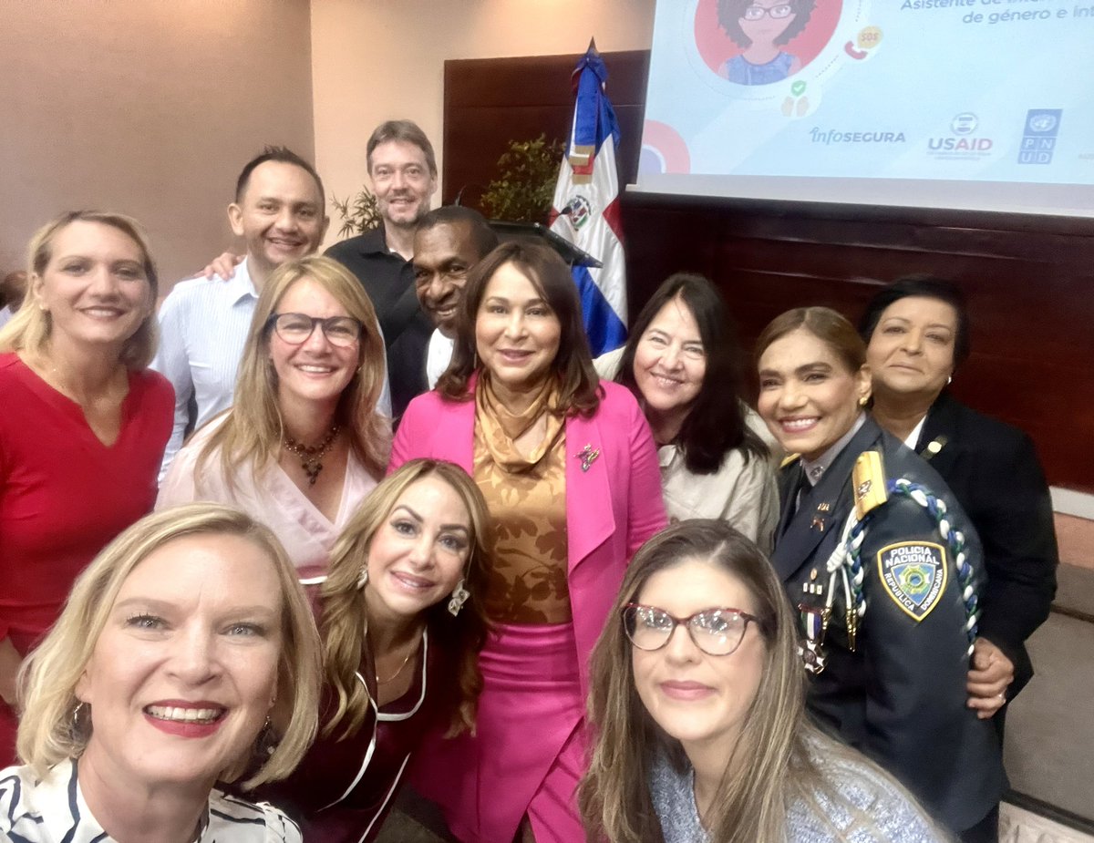 ¡El poder de #alianzas! Hoy lanzamos a mano con <a href="/MMujerRD/">Ministerio de la Mujer República Dominicana</a>, <a href="/USAIDLAC/">USAID LAC</a> y <a href="/MinInteriorRD/">Ministerio de Interior y Policía RD</a> chatbox #SARA- solución de IA para combatir la violencia de género e intrafamiliar en marco de <a href="/InfoseguraPNUD/">Infosegura PNUD</a> 🇩🇴 Conoce más: mujer.gob.do/index.php/sobr…