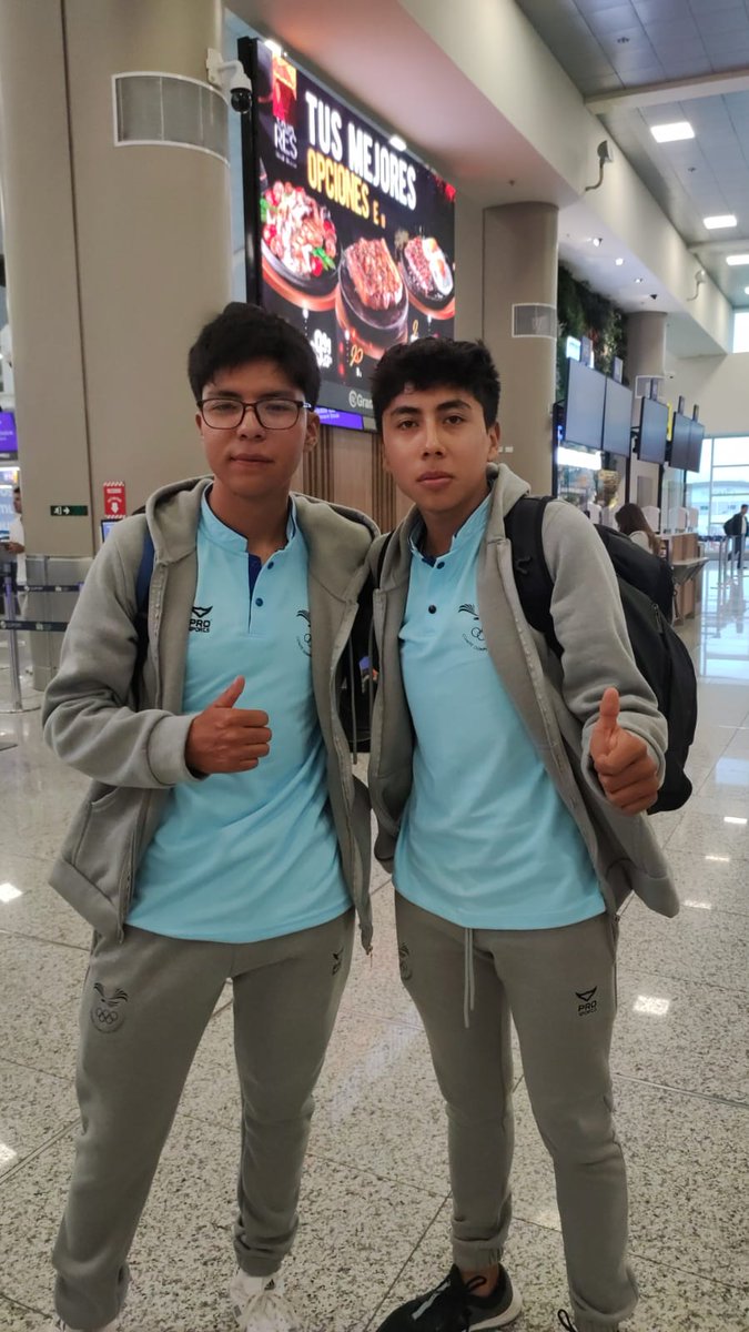 🚴‍♂️ #ApasionadoPorElCiclismo 🚴‍♂️ Mateo Ramírez y Enrique Jarrin, talentosos ciclistas juveniles, parten rumbo a Sucre, Bolivia 🇧🇴 Representarán a Ecuador 🇪🇨 en los Juegos Bolivarianos de la Juventud en la prueba de ruta. ¡Éxitos muchachos! @Cresatelitalecu @pamozaec @TulcanOnline