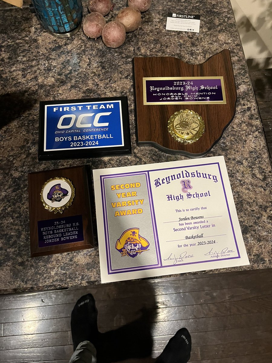 Had a Great sophomore season! avg 13ppg & 6rpg against the top teams in the state/country. -First team all OCC -HM all district -HM all state Now on too aau💨@all_ohio @ReynHoops #justthestart