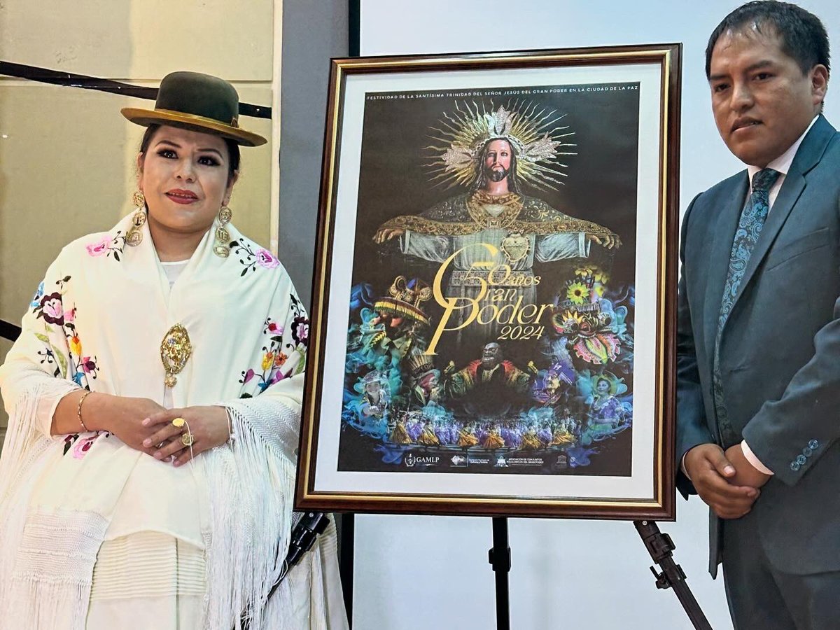 Se realizó la presentación del afiche oficial de la Festividad de la Santísima Trinidad del Gran Poder 2024, la imagen oficial tiene una sinergia armónica que realza la belleza de la Tata.

#CulturasSomosTodos
#SecretaríaMunicipalDeCulturasYTurismo