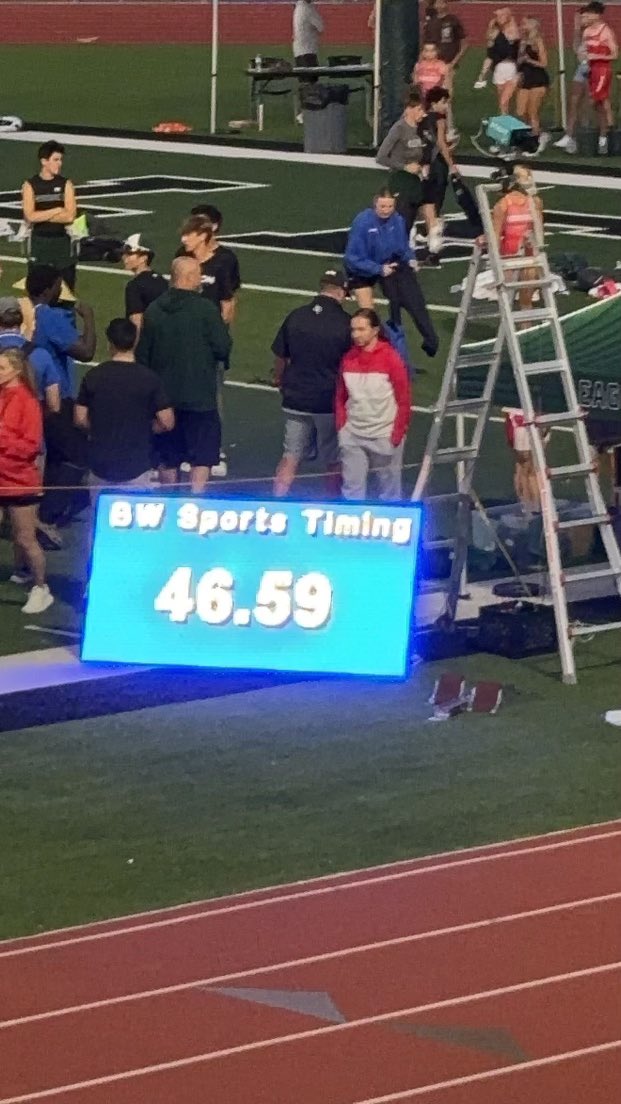 ColterMaya's tweet photo. 46.59 in the 400 today! Jobs not finished... https://t.co/YtlIBIKGot