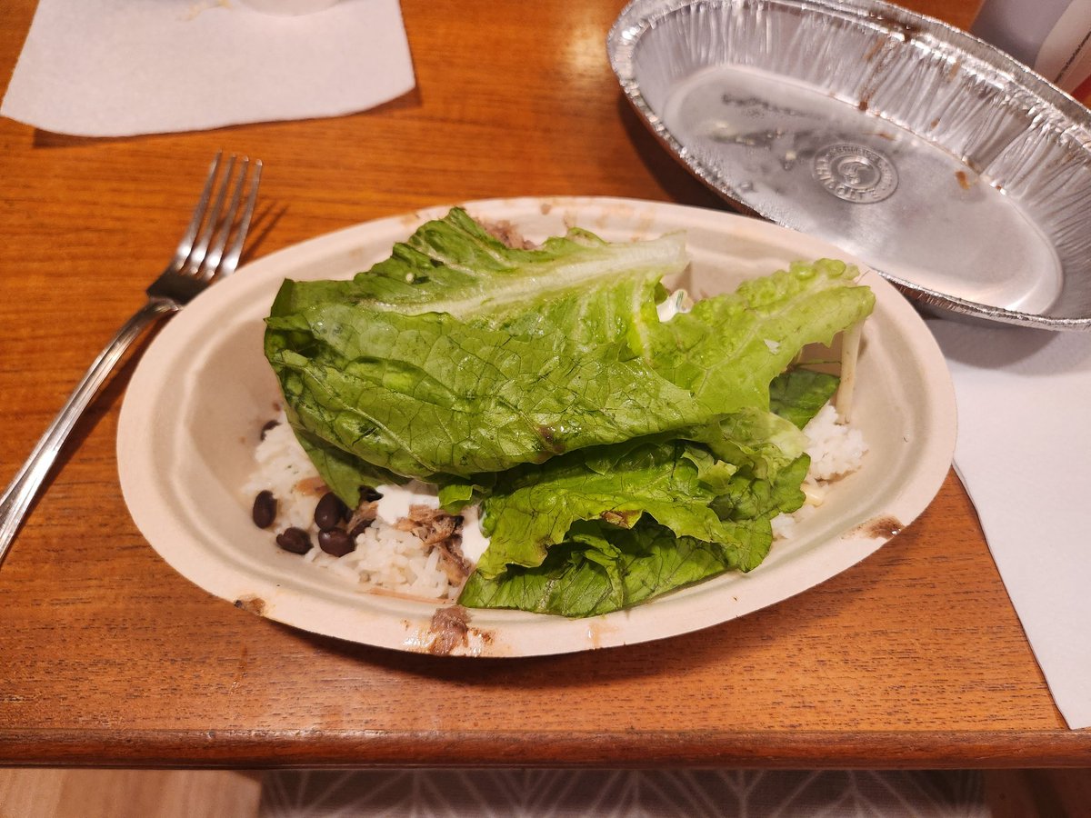 Gee <a href="/ChipotleTweets/">Chipotle</a> thanks for the head of lettuce that was just placed on my carnitas bowl. 🤔