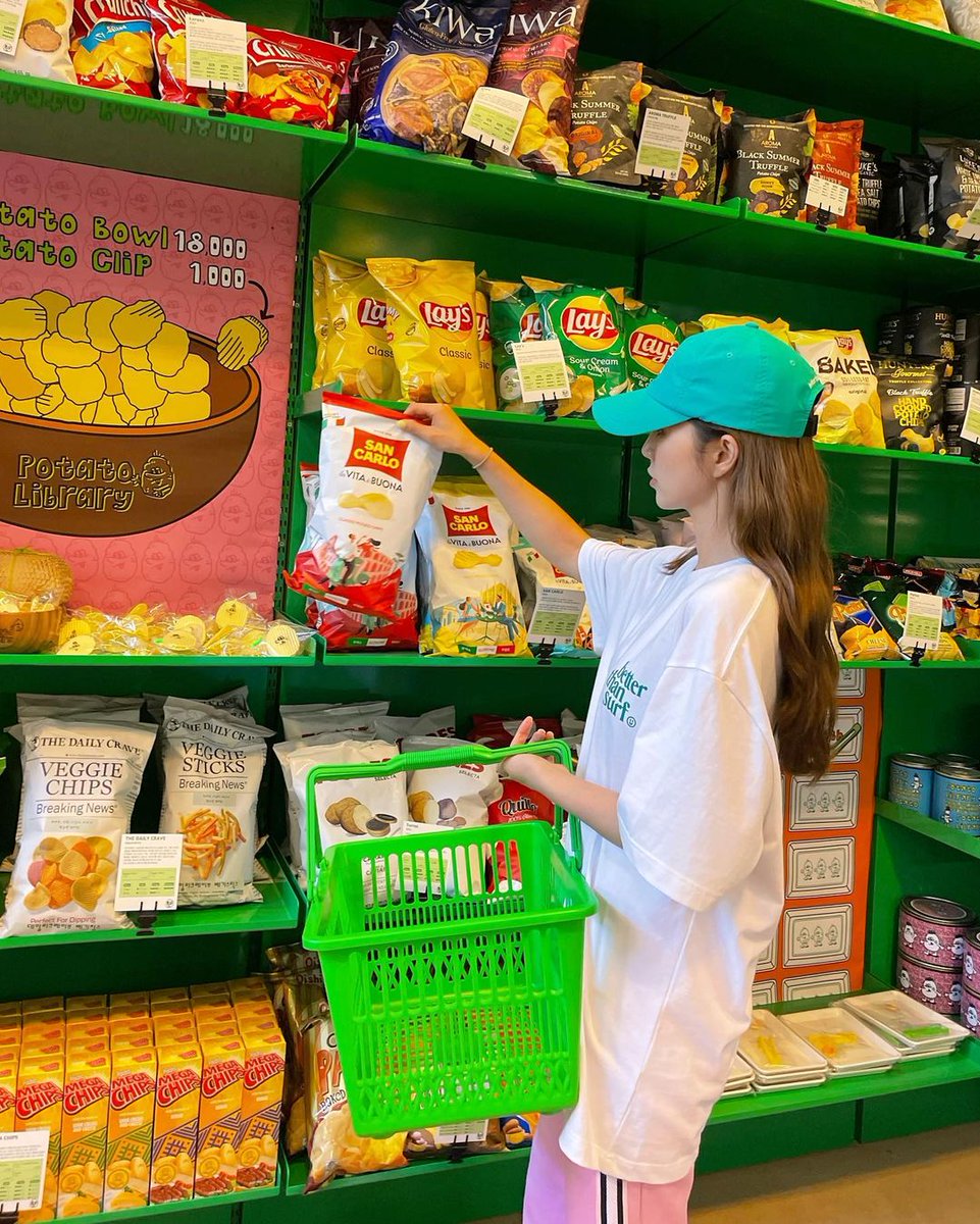 L1g7uCPPw441ZX9's tweet image. chetah hearse candidly
The variety of products in the supermarket is dizzying, and there are surprises around every corner.