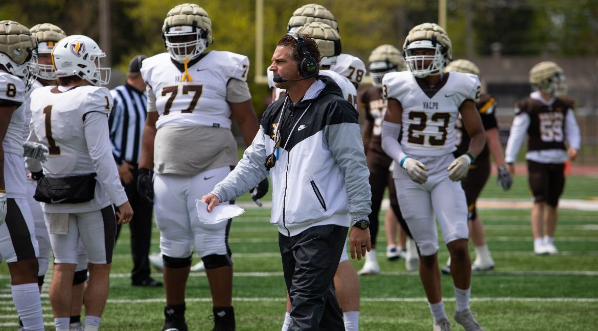 noahcutone39's tweet photo. Thank you @CoachParkerVU and @valpoufootball for reaching out https://t.co/4ADdfDMsLo