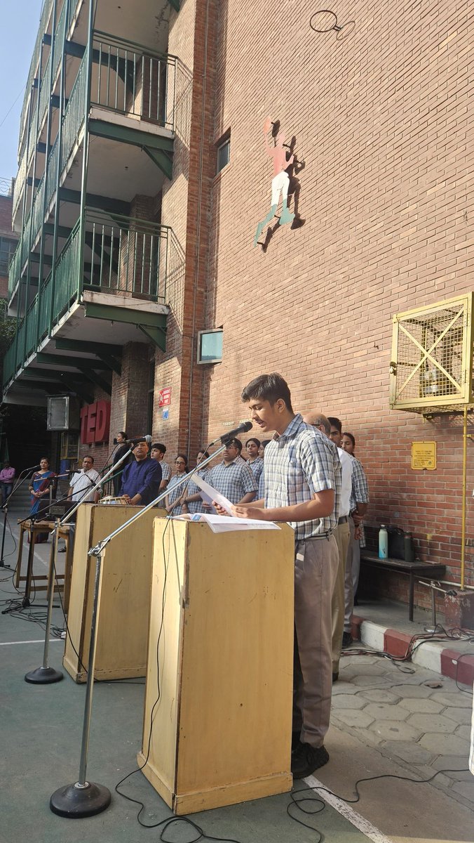 Poonamm1611's tweet image. A special assembly by class XII C had  &apos;Aarambh&apos; the new academic session 2024-2025 #invigoratingpoetry #awesomespeakers and a heart-warming welcome by Principal Sir @ashokkp @pntduggal @y_sanjay @kandhari_ekta @MuktaSh14821864 @RashmiJ99932149