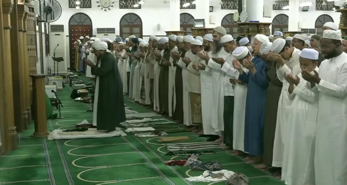 #دعاء العلامة الحبيب عمر بن حفيظ في قنوت الوتر، ليلة الثلاثاء 23 رمضان 1445هـ ( الصيام )

 للاستماع والمشاهدة، أو قراءة الدعاء مكتوب:
omr.to/duaa230945

 اللّٰهُمَّ {رَبَّنَاۤ ءَاتِنَا فِی ٱلدُّنۡیَا حَسَنَة وَفِی ٱلۡـَٔاخِرَةِ حَسَنَة وَقِنَا عَذَابَ ٱلنَّارِ}
(رَبَّنَا