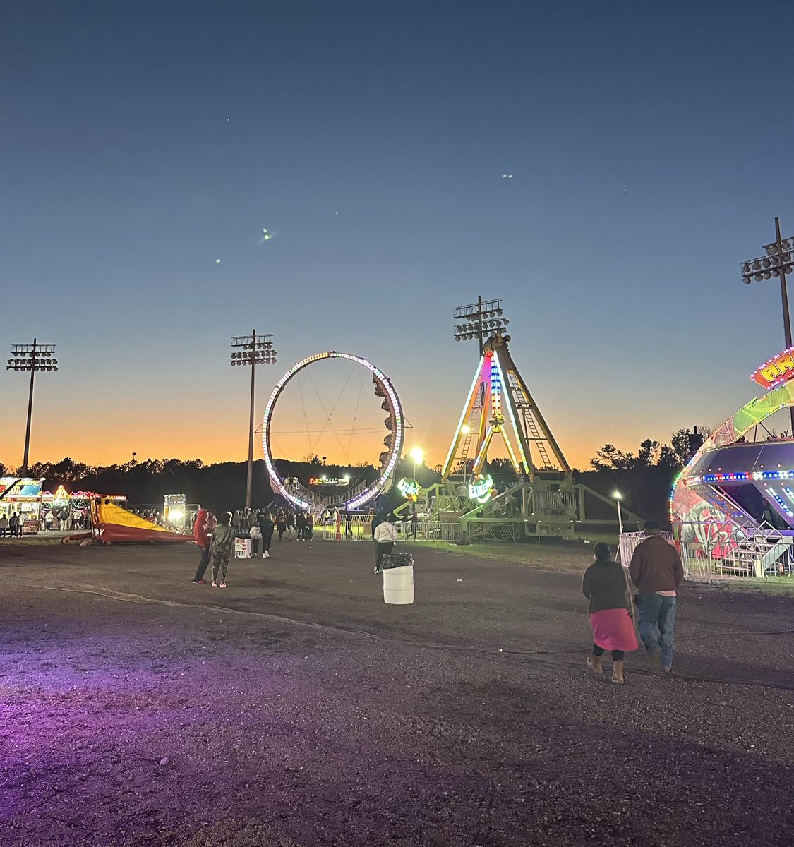 Unolup's tweet photo. Twilight at the Alabama State Fair https://t.co/QI5kSyJXEp