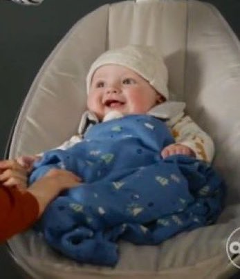 sapphicspampii's tweet photo. me watching                      me watching
greys anatomy                        station 19 https://t.co/g9MVpsFkjP