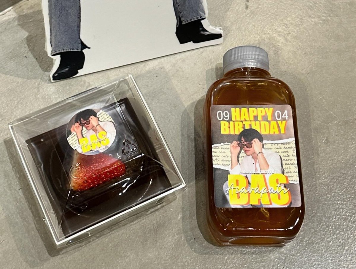 NattsuARest's tweet photo. เมนูลงช้าไปนิดนึง แต่ยังทันอยู่😂

เครื่องดื่ม
Peach Earlgrey Mango 90.-
ขนมเค้กส้ม 65.- / เค้กช็อกโกแลต 85.-

ทุกขวด/กล่องจะมีสติกเกอร์ให้ด้วยนะคะ(แรนด้อม) สามารถแกะไปแปะที่อื่นได้เลย😁 

#AsavacatrBASVPR 
#basvpr @basvpr_ https://t.co/KcxhE3TZQf