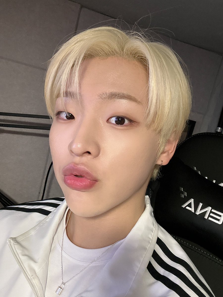KingdomTurkey's tweet photo. [MUJIN👑]
Twitter Güncellemesi:

<The Kingdom daha fazla içeri gelin>

The Kingdom hadi gidelim!

#TheKingDom #더킹덤 #TKD #MUJIN #무진 #위버스라이브 #Weverse_LIVE #ThekingdomTurkey https://t.co/0mkediI3GF