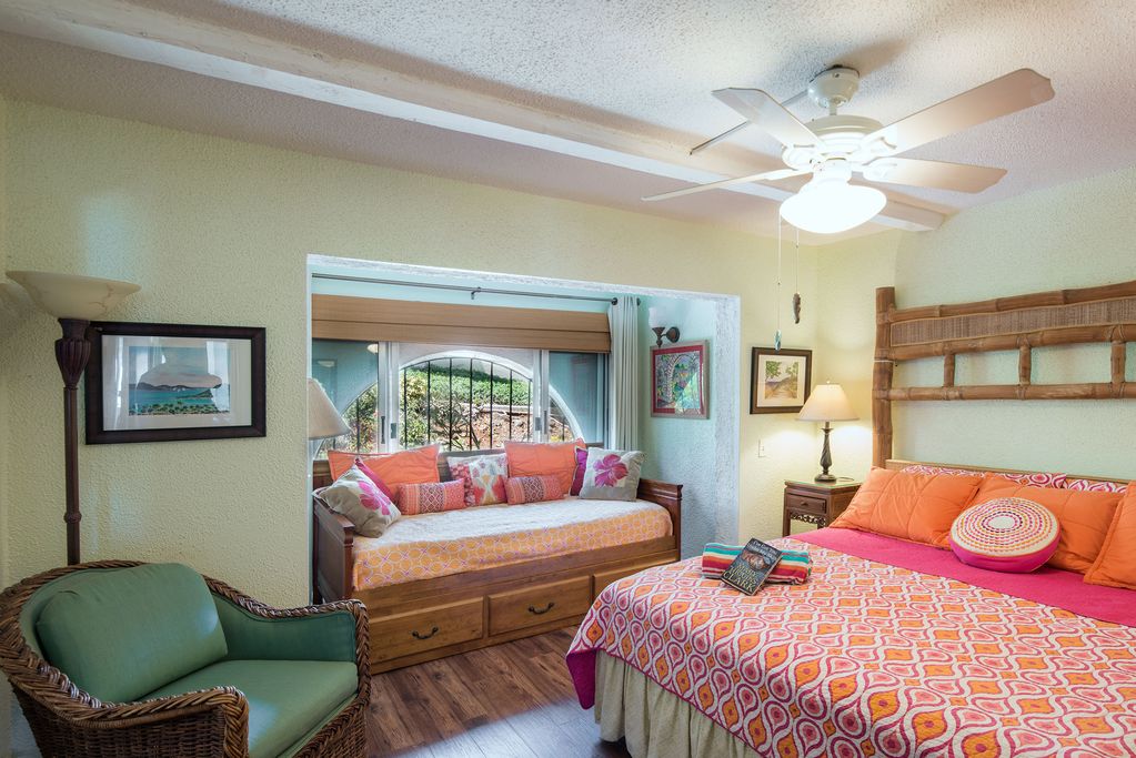 StThomasParadis's tweet photo. Indulge in tranquil bliss at Couple-Friendly Vacation Condo St. Thomas. Luxurious 2 BR retreats await, surrounded by Caribbean charm. #LuxuryGetaway #CaribbeanEscape https://t.co/eb1CPl8sCa https://t.co/T21RjHlxOa