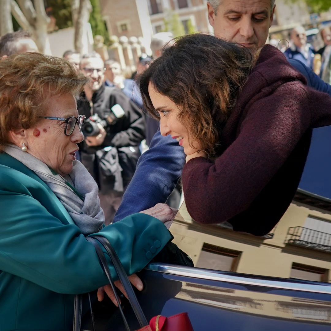 CarlWinslou's tweet image. Same energy.