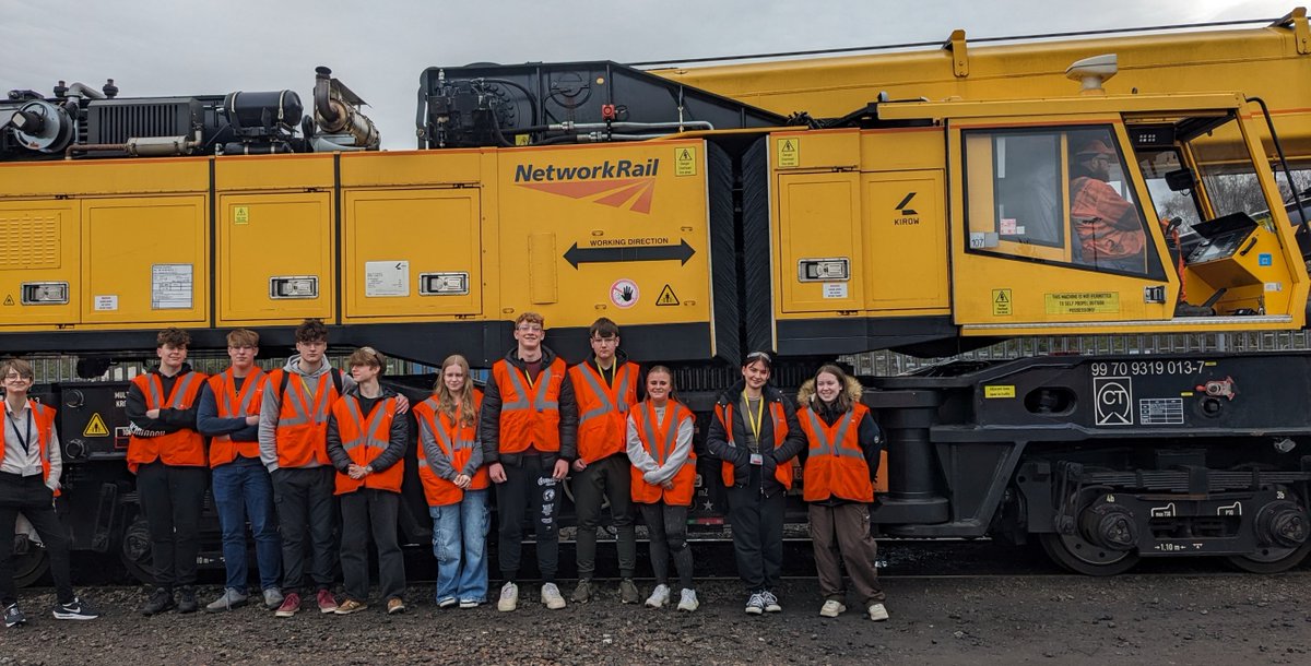 As part of @OpenDoorsWeek, VolkerRail welcomed over 50 students to across our head office in Doncaster and our plant depot in Scunthorpe. The event gave students an opportunity to see what career pathways are available in the rail industry. #cando #naturallynurturing #careers