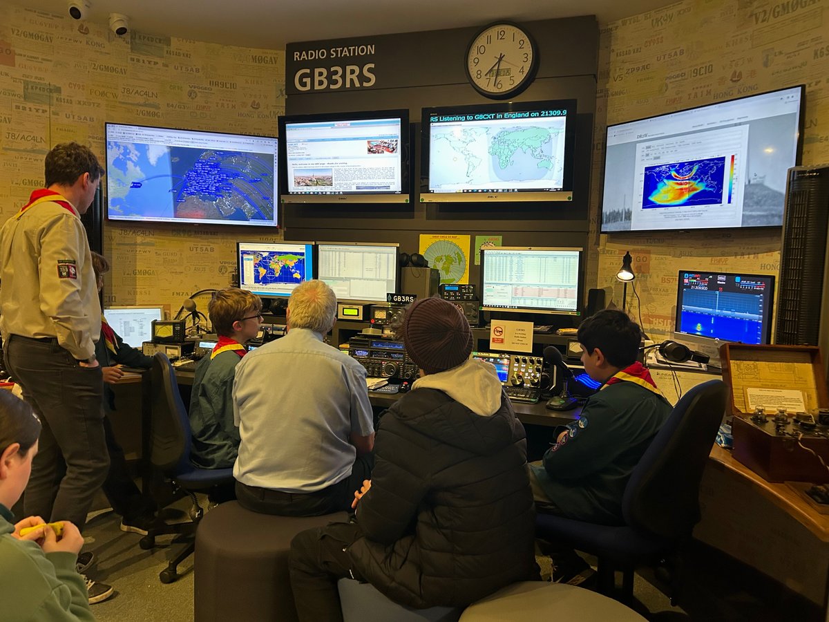 📸#PhotoFriday: 1st Granborough Scout Group recently had private tour of RSGB National Radio Centre. 
Volunteers hosted the group, gave talks & organised practical activities.
To arrange a visit contact: nrc.support@rsgb.org.uk
#STEMeducation #amateurradio #RSGBgrowth #hamr