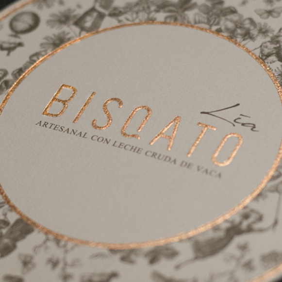 LactiumVic's tweet photo. 🧀  Bisqato és la formatgeria convidada a @LactiumVic. Des de Guitiriz, Galicia, la María i en Miguel treballen en un projecte #formatger i de vida i elaboren tres #formatges de llet crua de vaques Holstein, en pastura i de proximitat. Podrem conèixer i tastar els seus formatges. https://t.co/L86uhfsXg0
